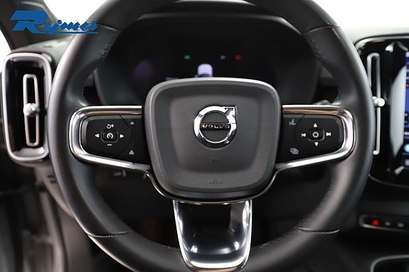 Volvo XC40 12 of 24