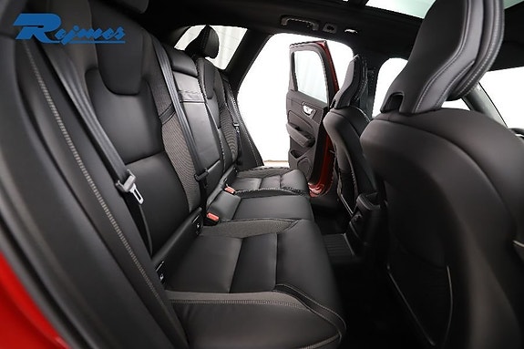 Volvo XC60 10 of 24