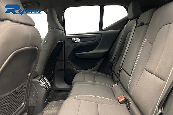 Volvo EX40 8 of 22