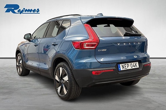 Volvo EX40 3 of 22