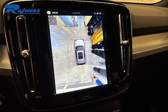 Volvo XC40 14 of 21