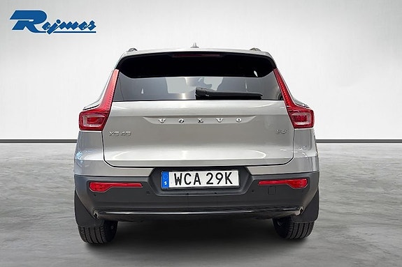 Volvo XC40 5 of 21