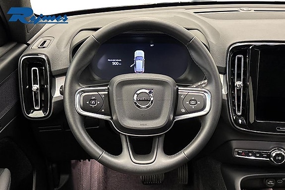 Volvo XC40 11 of 21