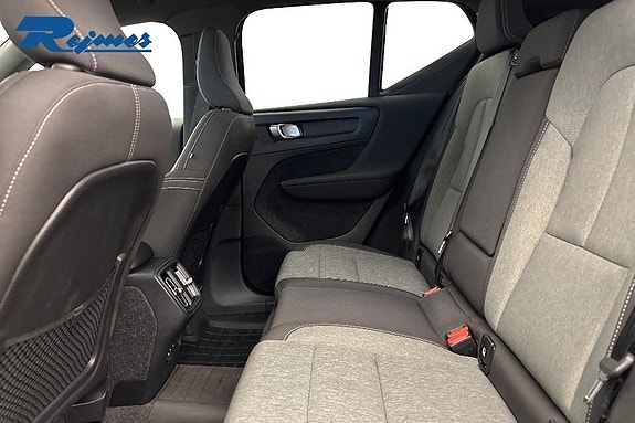Volvo XC40 8 of 21