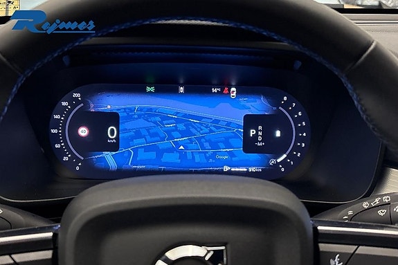 Volvo XC40 10 of 21