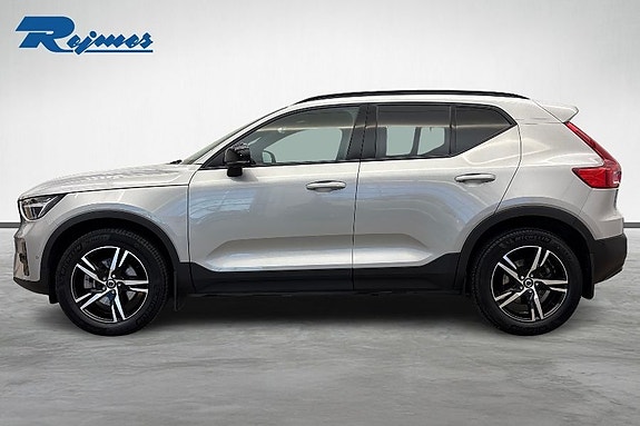Volvo XC40 2 of 21