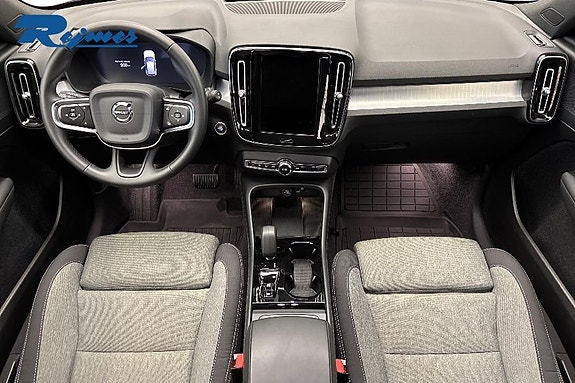 Volvo XC40 7 of 21