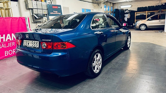 Honda Accord 4 of 22