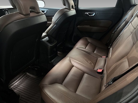 Volvo XC60 10 of 16