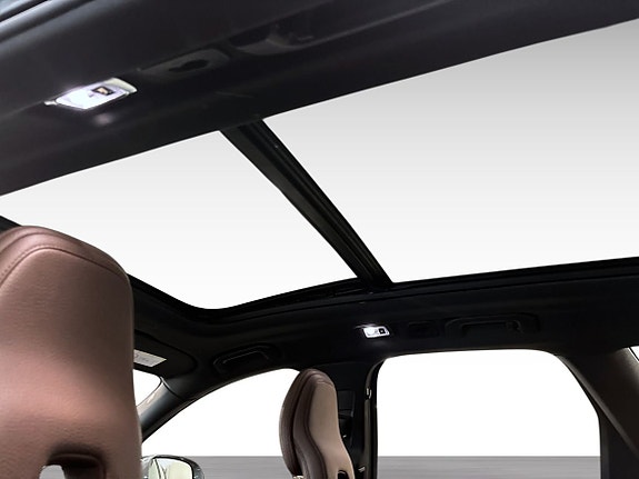 Volvo XC60 11 of 16