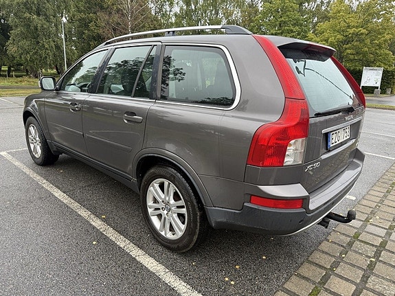 Volvo XC90 2 of 8