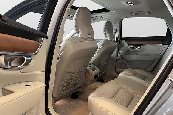 Volvo S90 30 of 30