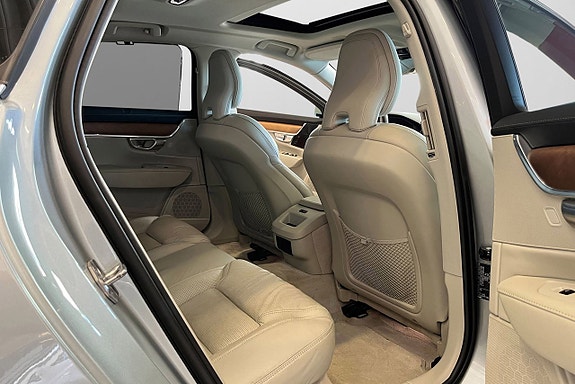 Volvo S90 29 of 30