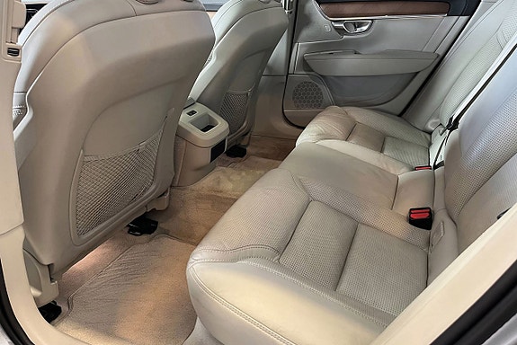 Volvo S90 30 of 30