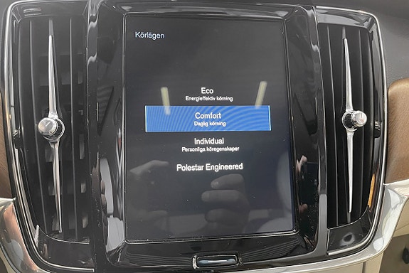 Volvo S90 17 of 30
