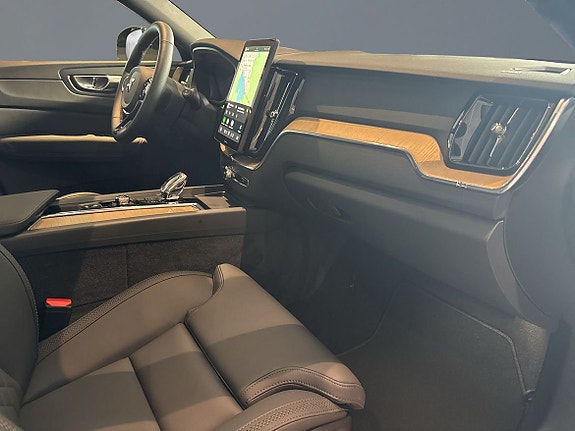 Volvo XC60 7 of 14