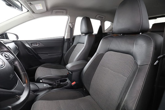 Toyota Auris 11 of 27