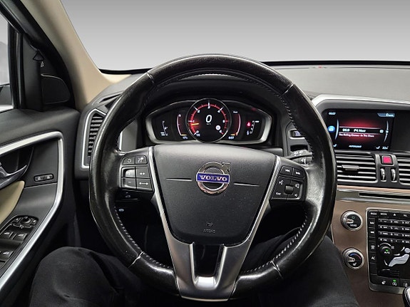 Volvo XC60 7 of 15