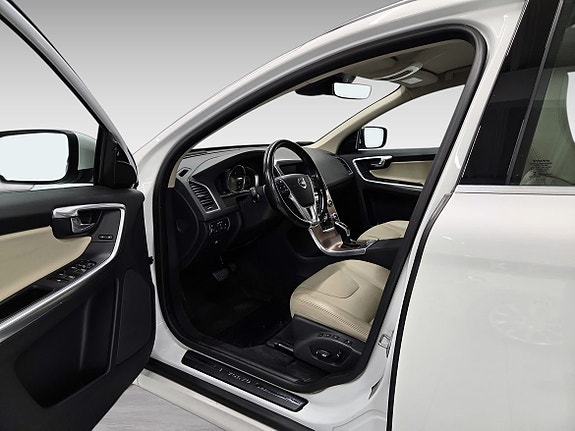 Volvo XC60 11 of 15