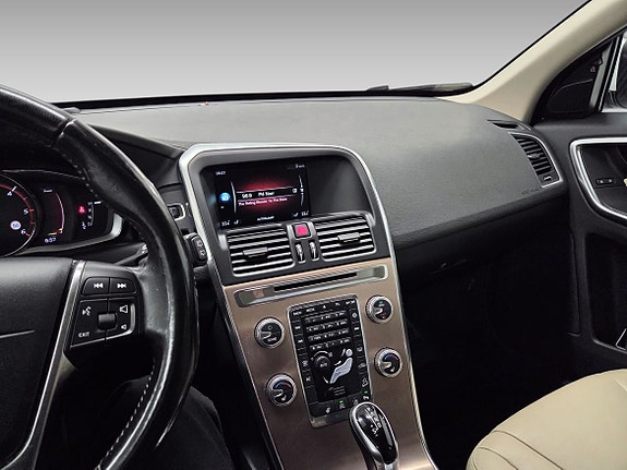 Volvo XC60 8 of 15