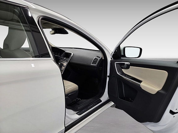 Volvo XC60 12 of 15
