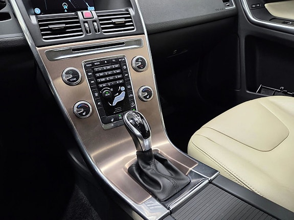 Volvo XC60 10 of 15