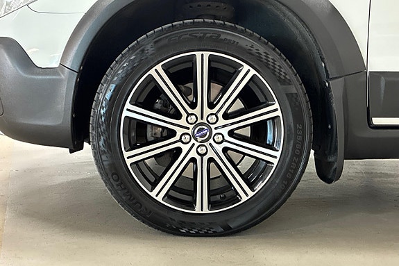 Volvo XC70 11 of 23