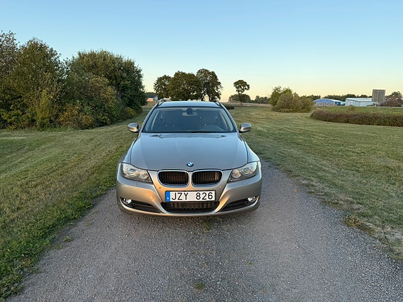 BMW 320d 3 of 11