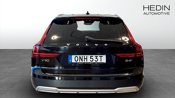 Volvo V90 Cross Country 7 of 12