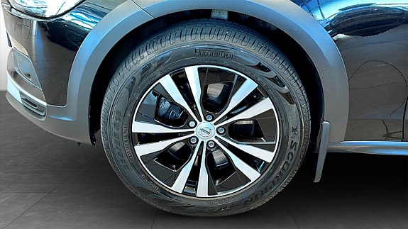 Volvo V90 Cross Country 9 of 12