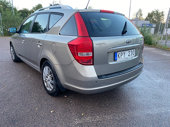 Kia Ceed 4 of 12