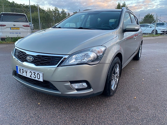 Kia Ceed 2 of 12