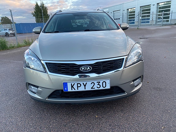 Kia Ceed 3 of 12