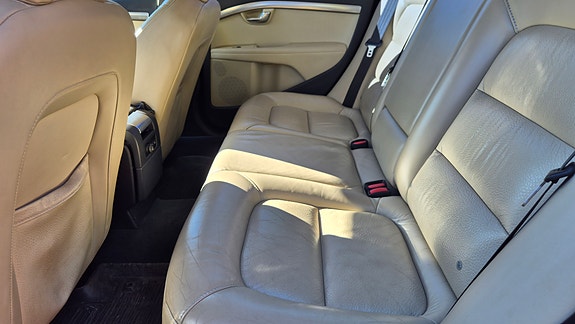 Volvo V70 7 of 9