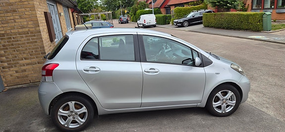Toyota Yaris 4 of 6