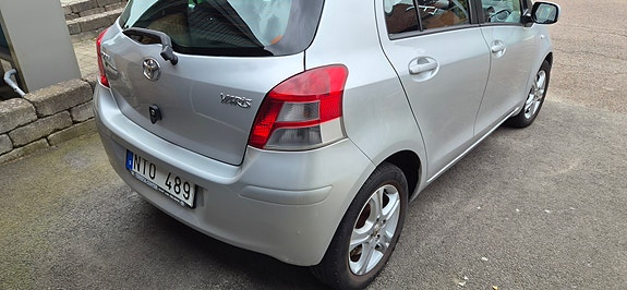 Toyota Yaris 3 of 6