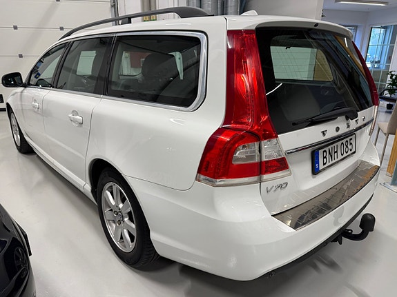 Volvo V70 3 of 13
