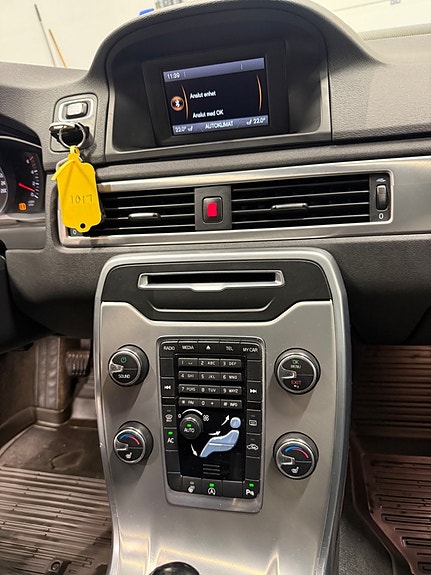Volvo V70 10 of 13