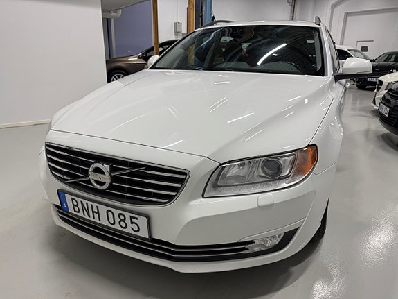 Volvo V70 2 of 13