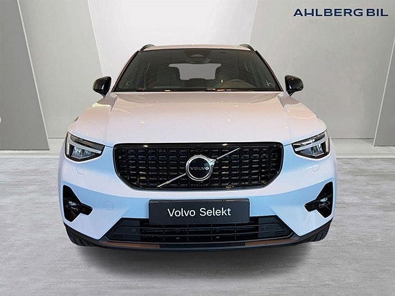 Volvo XC40 2 of 20