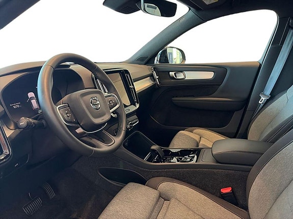 Volvo XC40 6 of 20