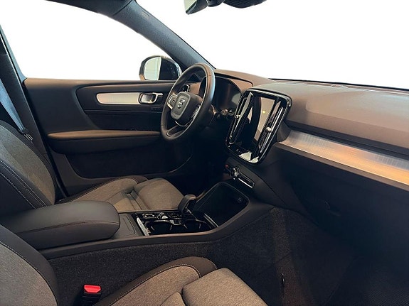 Volvo XC40 10 of 20