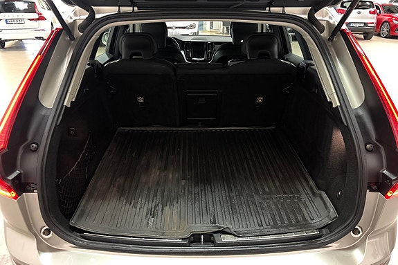 Volvo XC60 10 of 25