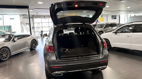 Mercedes-Benz GLC300 de 5 of 9