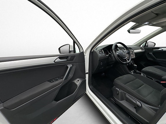Volkswagen Tiguan 13 of 30