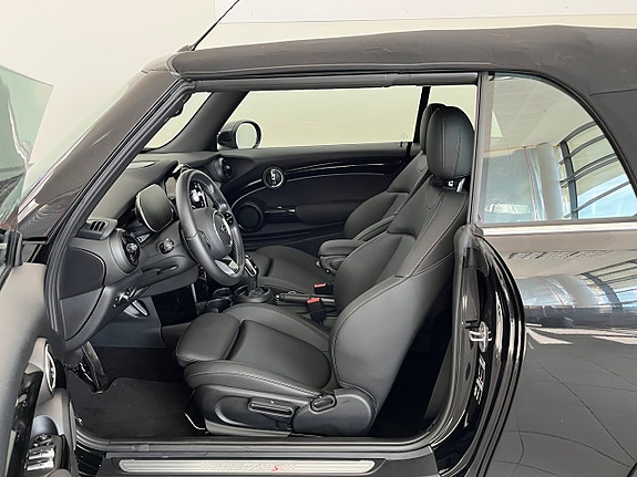 MINI Cabrio 7 of 17