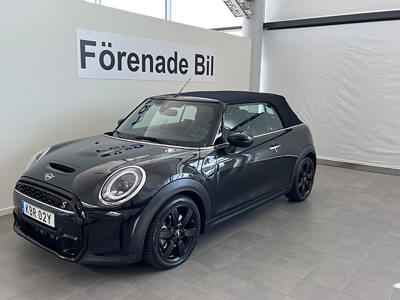MINI Cabrio 2 of 17