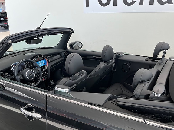 MINI Cabrio 9 of 17