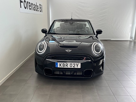 MINI Cabrio 3 of 17