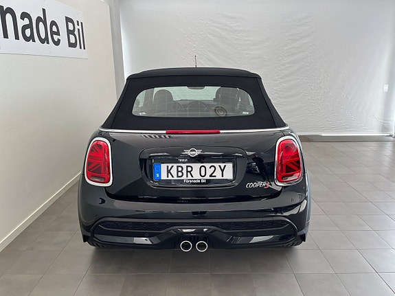 MINI Cabrio 13 of 17
